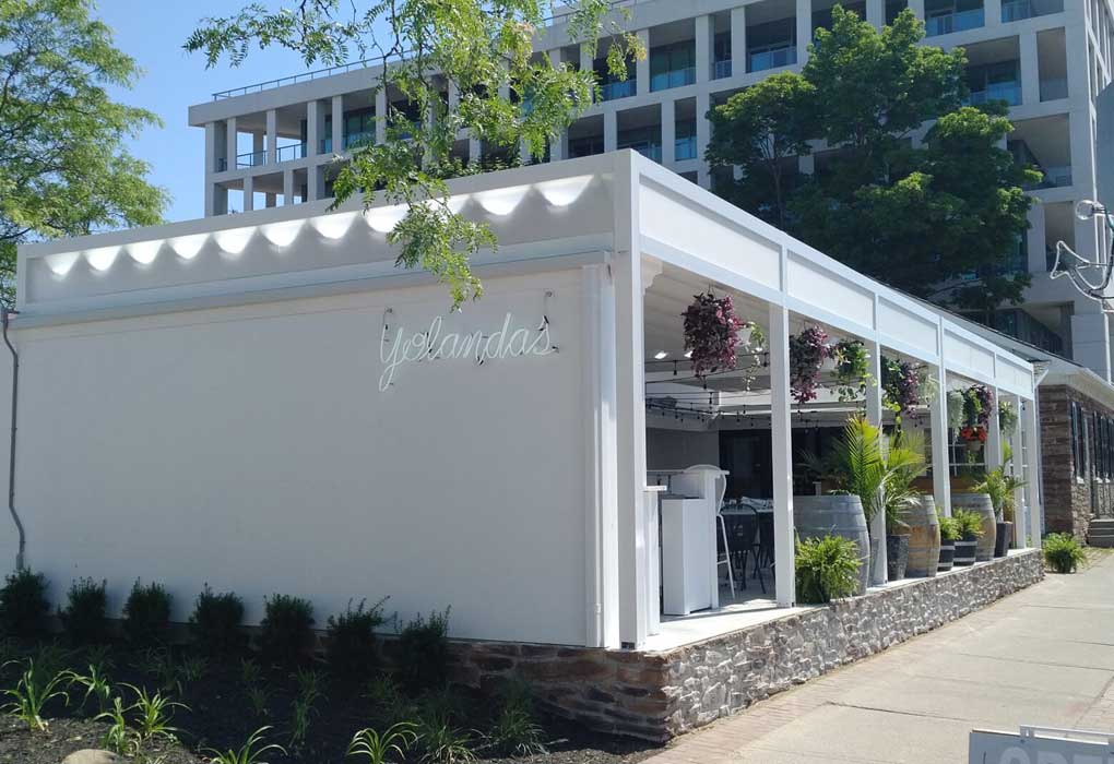Retractable Pergola Restaurant in Oakville